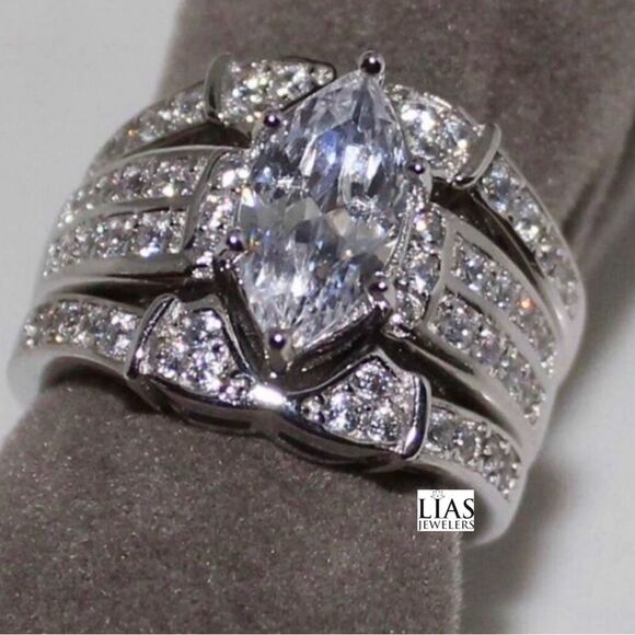 18k White Gold 2.5 Ct Oval Cut Diamond Option Engagement  New 18k white gold wedding ring set